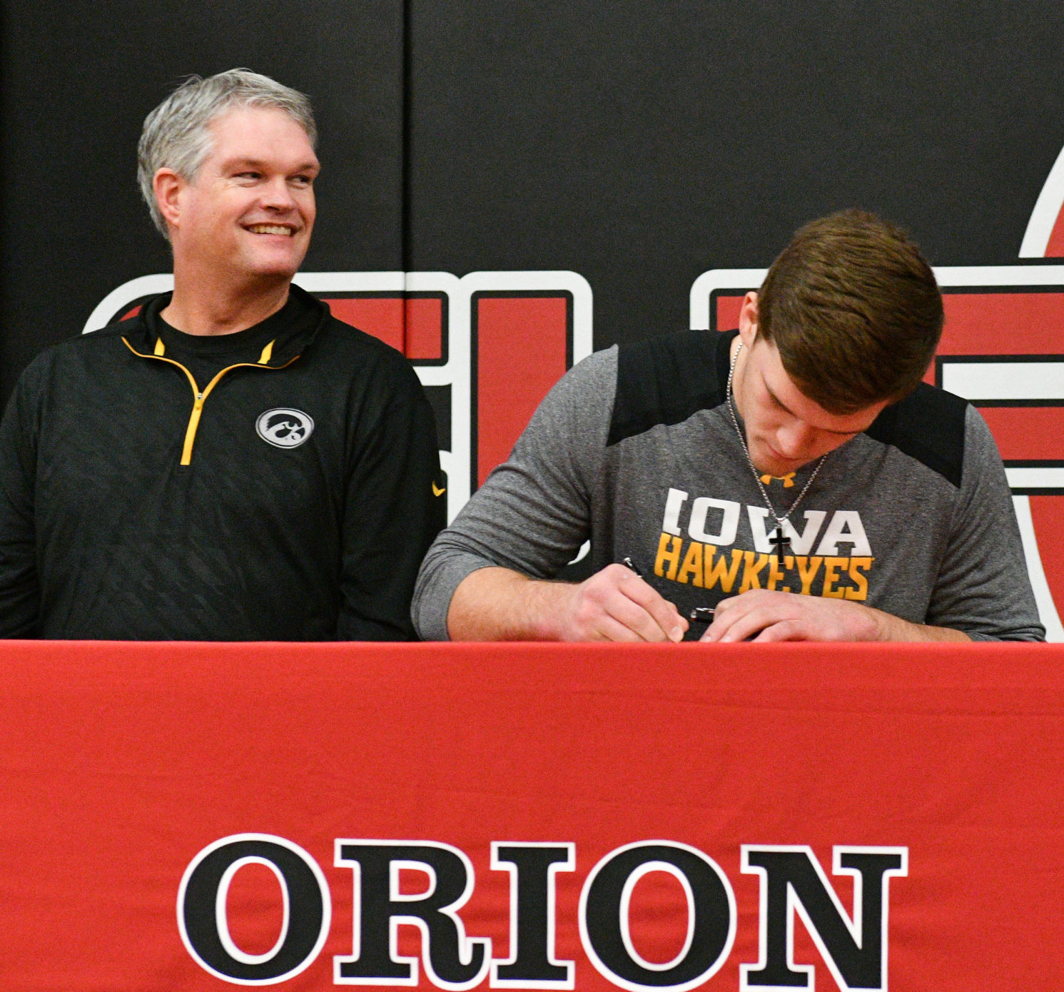 121918-orionsigning-023a.jpg